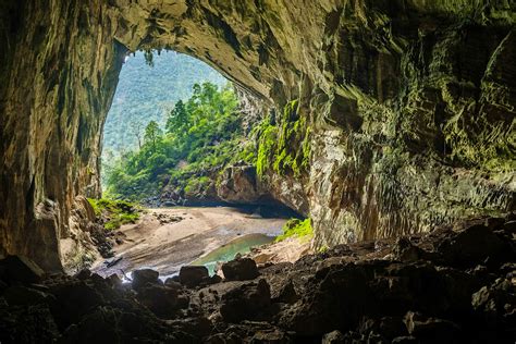 How to explore the world's largest cave, Hang Son Doong, in Vietnam ...