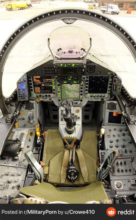 Cockpit of a RAF Eurofighter Typhoon. Posted 3yrs ago by u/crowe410 ...