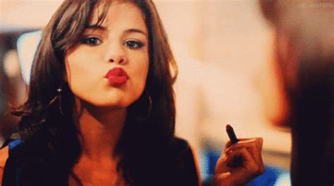 Selena Gomez New Gifs