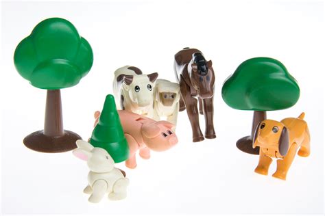 33961477 - plastic toy farm animals - Communikids