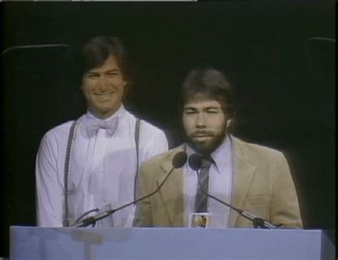 Steve Jobs und Steve Wozniak bei der Präsentation des Apple II (1977 ...