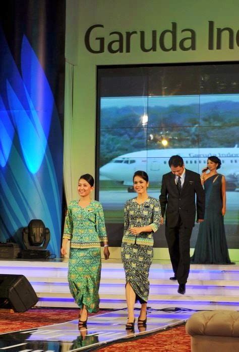 Garuda Indonesia Uniform Fashion Show ~ World stewardess Crews