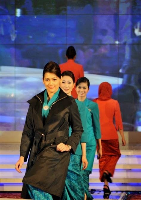 Garuda Indonesia Uniform Fashion Show ~ World stewardess Crews