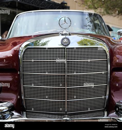 Mercedes hood ornament hi-res stock photography and images - Alamy