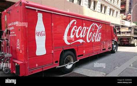 Coca Cola Red Truck High Resolution Stock Photography and Images - Alamy