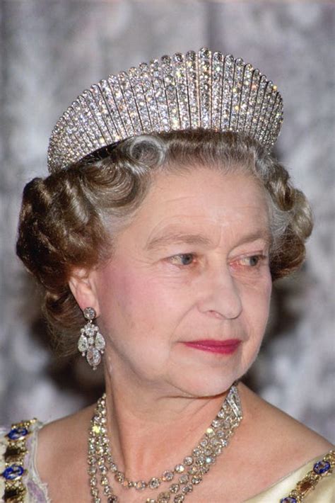 Queen Elizabeth's Most Beautiful Jewels - Pictures of the Queen's ...