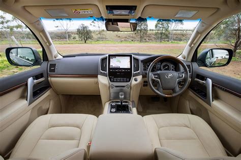 Toyota Cars - News: LandCruiser updated for 2016