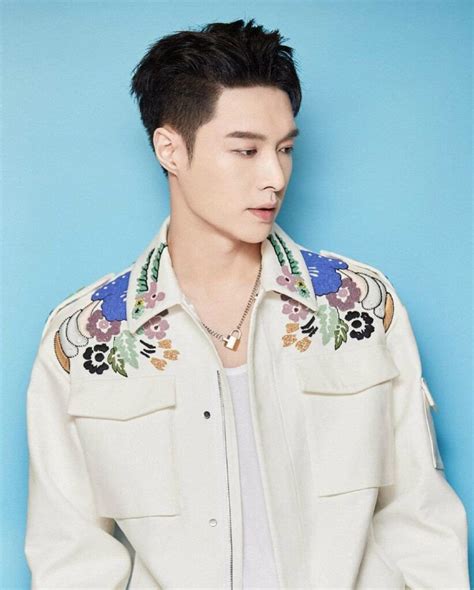 Lay (EXO) - Bio, Profile, Facts, Age, Height, Girlfriend, Ideal Type