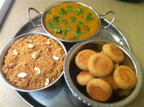 FOOD 4 FUN: Dal-Bati-Churma....:)> :) A traditional recipe of Rajasthan