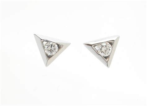 Platinum Earrings :: Exclusive Collection at Platinum Jewellers