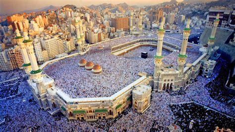 Al Kaaba Al Musharrafah Holy Kaaba Is A Building In - Masjidil Haram ...