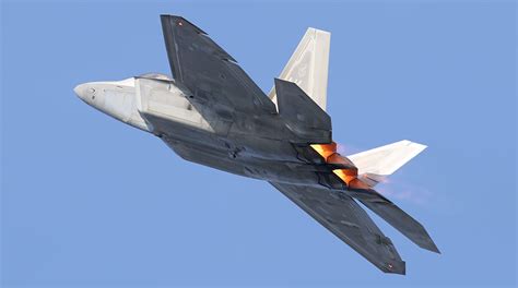 Lockheed Martin F-22 Raptor - Fly a jet fighter