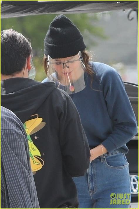 Photo: dakota johnson am i ok set resume production 25 | Photo 4530979 ...