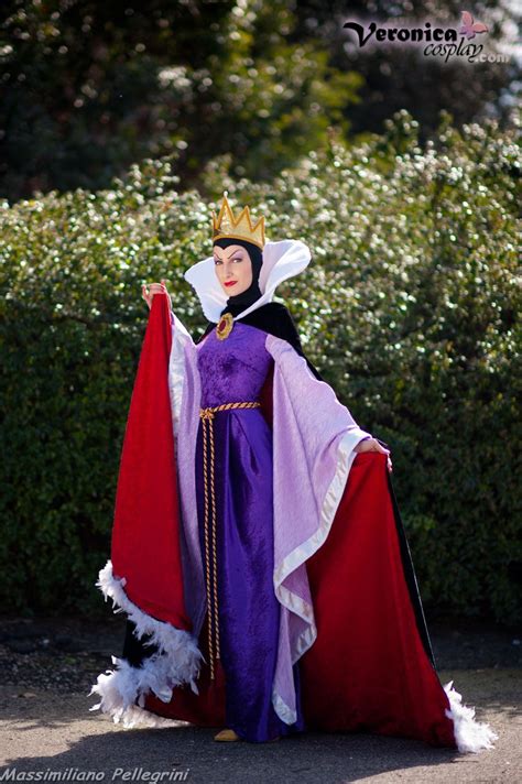 Queen Grimhilde (Snow White and the seven dwarfs) by ~VeronicaCosplay ...