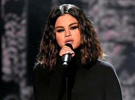 Selena Gomez Had a ''Panic Attack'' Before Her 2019 AMAs Performance