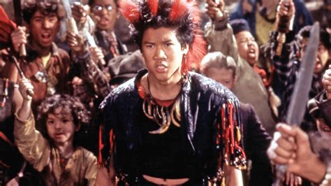 Rufio Actor Was Unsure About His Costume For Hook - GameSpot