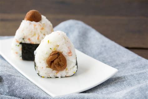 Japanese Pickled Plum Rice Ball (Umeboshi Onigiri) | Asian Inspirations