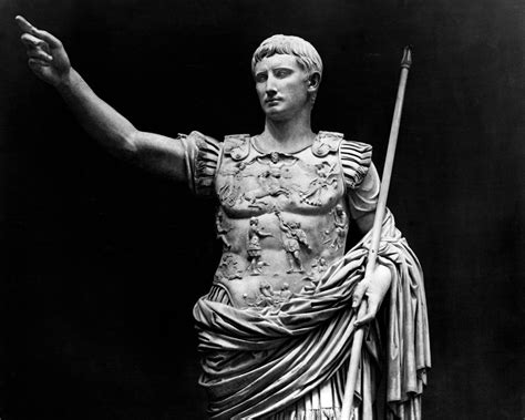 Julius Caesar Statue Wallpaper