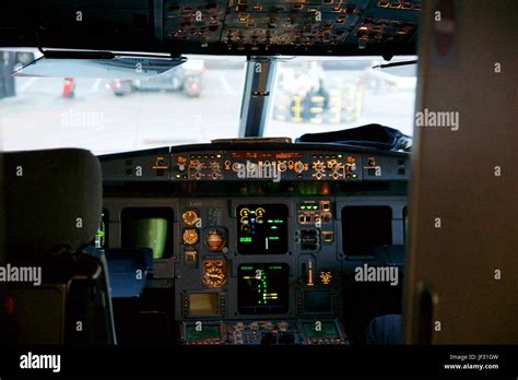 Inside view cockpit airplane aircraft hi-res stock photography and ...