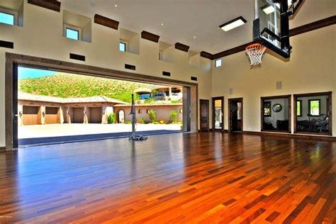 House With Basketball Court Outside - Sexy home