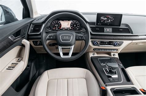 2018 Audi Q5 interior drivers side - Motor Trend en Español