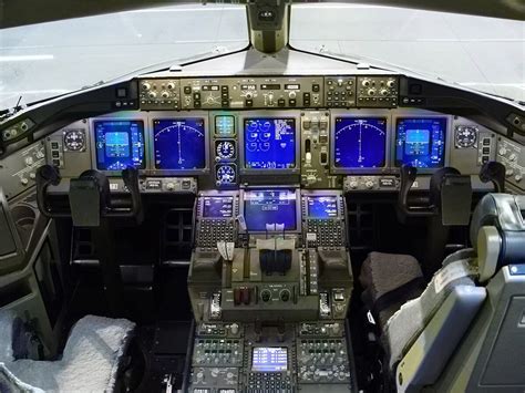 B777 cockpit | Cockpit, Boeing 777, Boeing