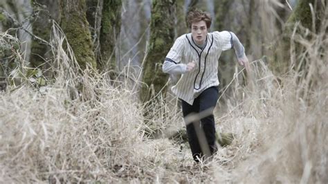 The jersey baseball Edward Cullen (Robert Pattinson) in Twilight ...