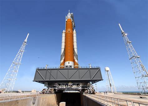 NASA completes SLS design review, confirms rocket to be orange ...