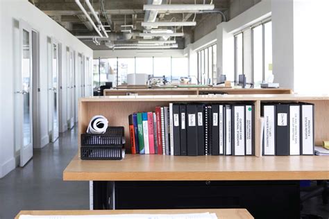 Office Organization Tips: Set Up an Organized Cubicle | Reader's Digest