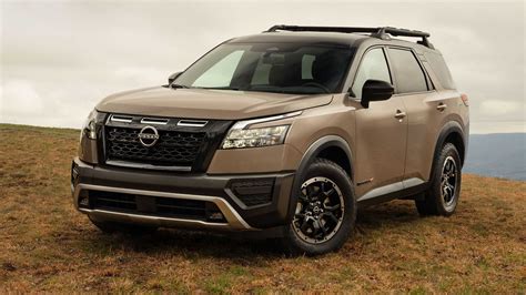 2023 Nissan Pathfinder Buyer's Guide: Reviews, Specs, Comparisons