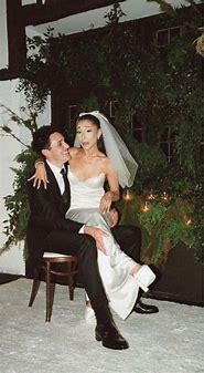 Image result for Ariana Grande Shoulders