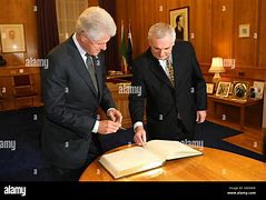 Image result for Bill Clinton Dublin College Green