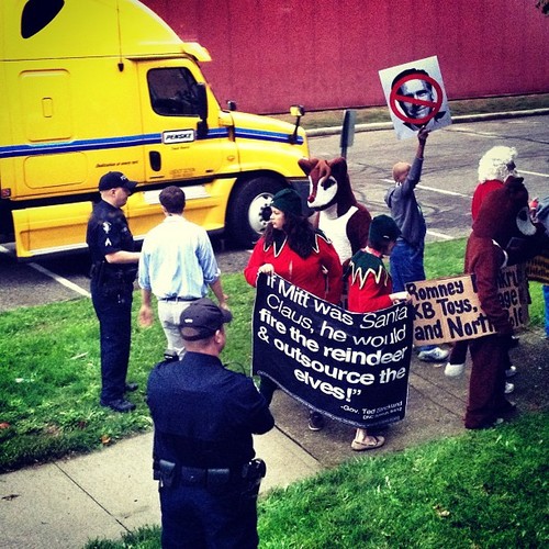 hollybailey:

Spotted outside Romney event: Elves and Reindeers (Westerville OH) (Taken with Instagram)