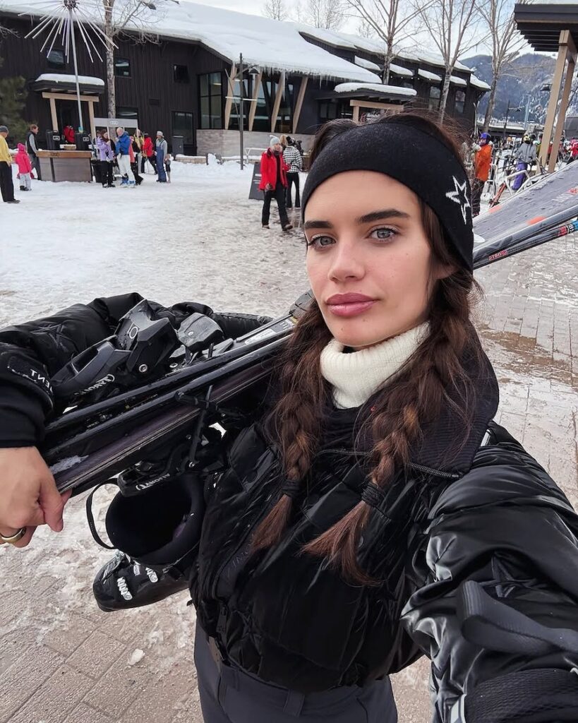 Sara Sampaio Hits the Slopes!