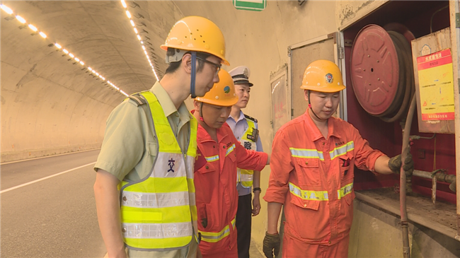 台风“格美”来袭，福建各地交警严阵以待 - 新闻聚焦