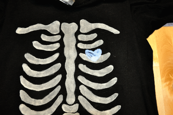 DIY Halloween Skeleton Baby Maternity Shirt - Glue