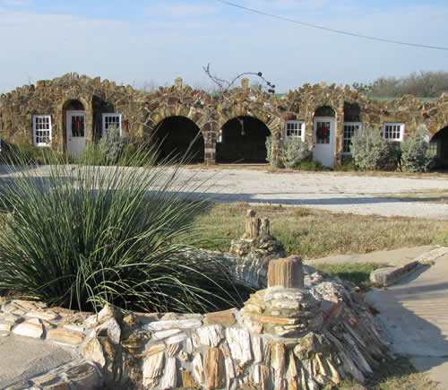 Decatur TX - Texas Tourist Camp Petrified Wood cabins with garages