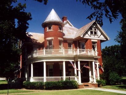 Elgin, Texas - Elgin City Hall, Nofsinger House