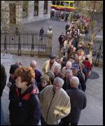 Long queues at the central bank for europhiles