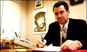 Andy Gilchrist in his FBU office, with a photograph of Che Guevara on his left