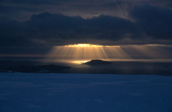 Crepuscular Rays over Ardery Island in the Windmill Islands