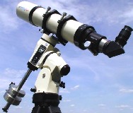 La lunette apochromatique d'Astro-Physics Starfire de 130mm f6 EDFS fixée sur une monture équatoriale 600GTO et équipée d'un renvoi en diagonal de 50 mm. Document Constructeur.