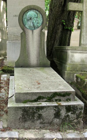 Thor&eacute;-B&uuml;rger's tomb in the Cimeti&egrave;re du P&egrave;re-Lachaise, Paris 